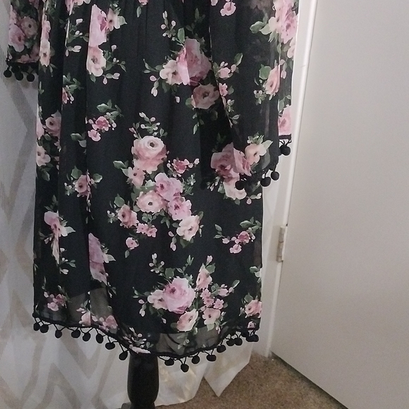 WRAPPER DRESSES, SIZE XL, FLORAL, long sleeves. - Picture 9 of 10
